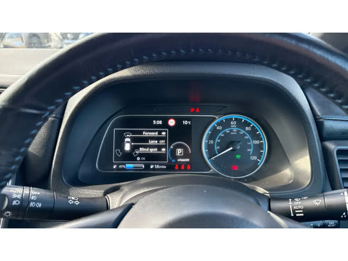 2021-nissan-leaf-e-tekna-big-17