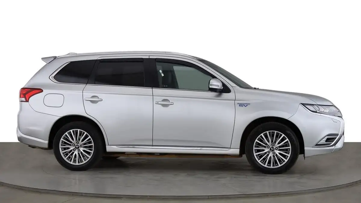 2018-mitsubishi-outlander-24-5h-phev-big-10