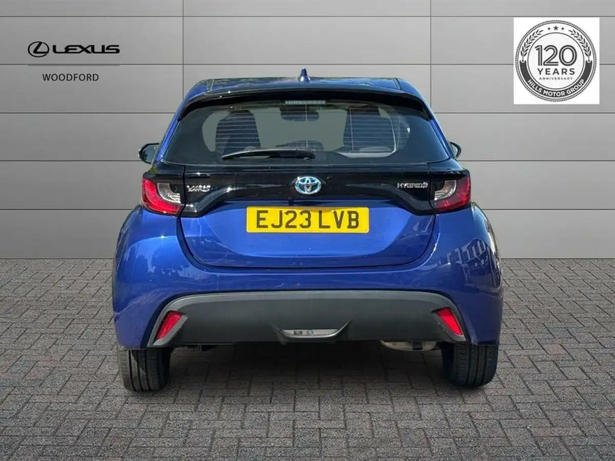 2023-toyota-yaris-15-vvt-i-icon-big-3
