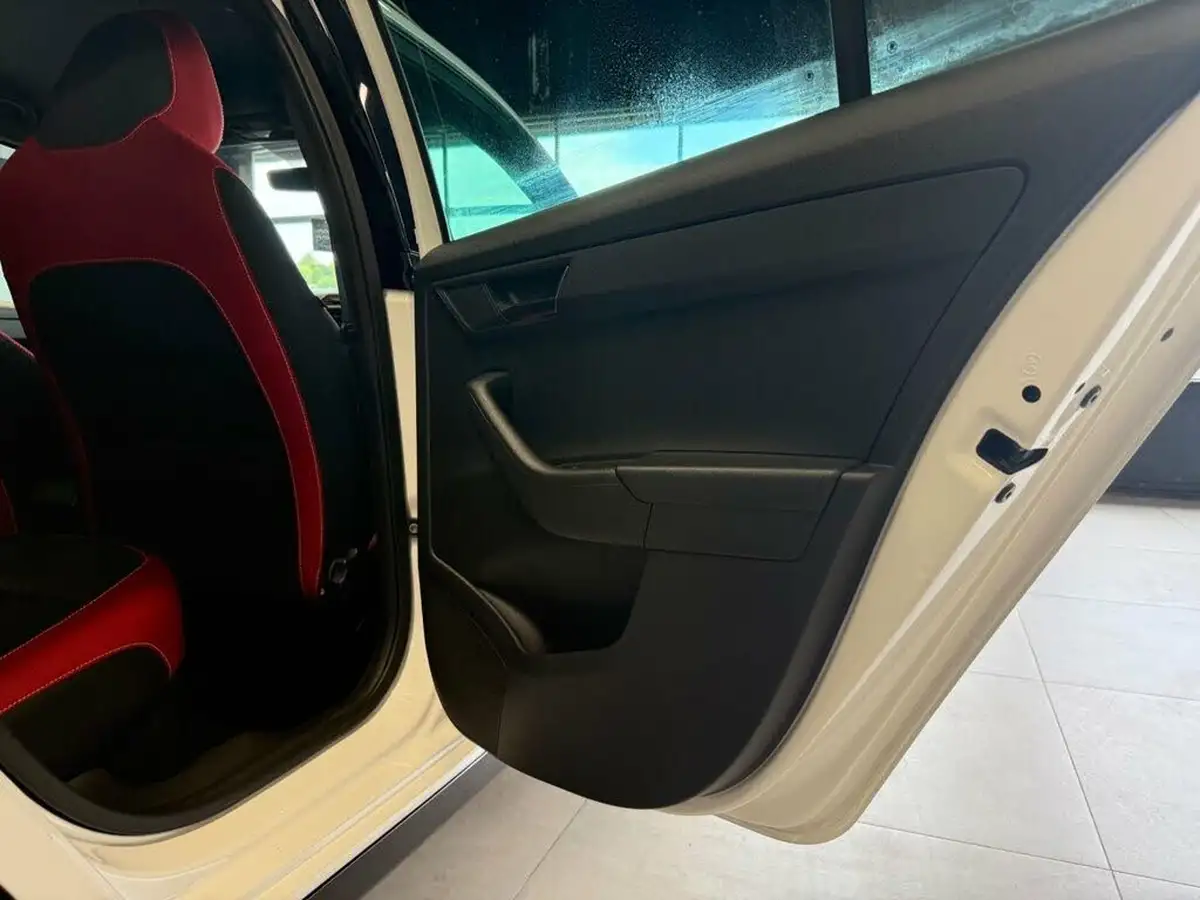 2018-skoda-fabia-10-tsi-monte-carlo-95ps-estate-big-23
