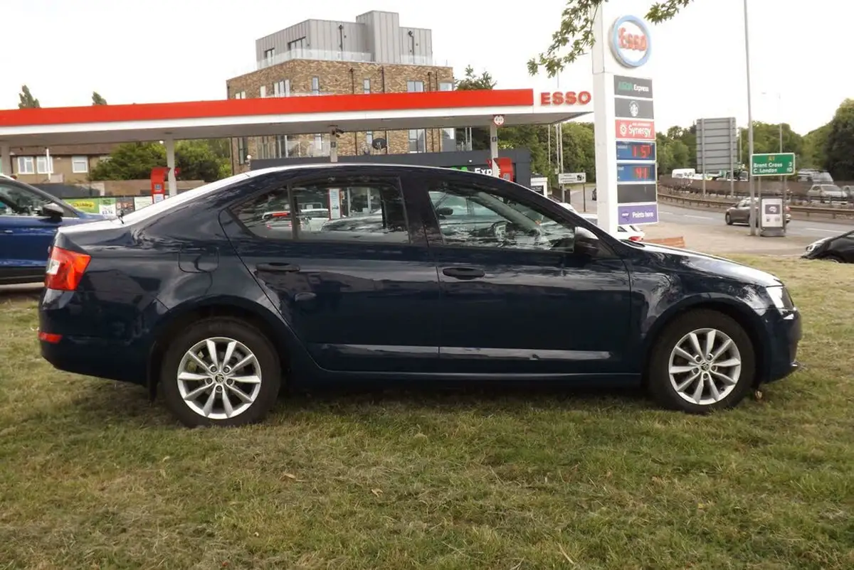 2016-skoda-octavia-10-tsi-s-hatchback-big-6