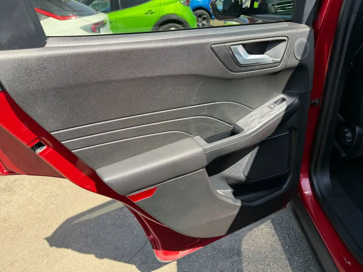 2022-ford-kuga-big-32