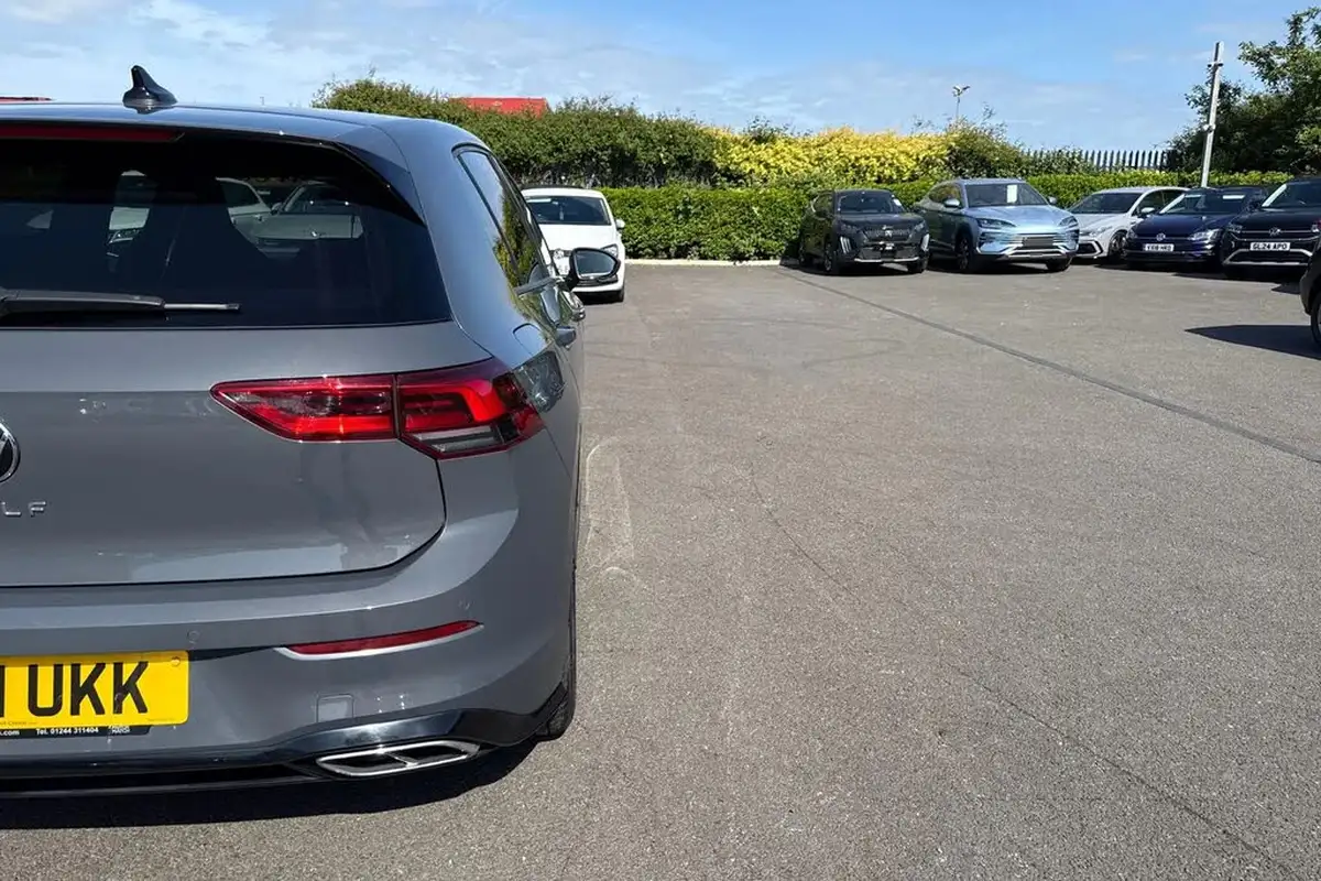 2022-volkswagen-golf-15-tsi-r-line-130ps-hatchback-big-35
