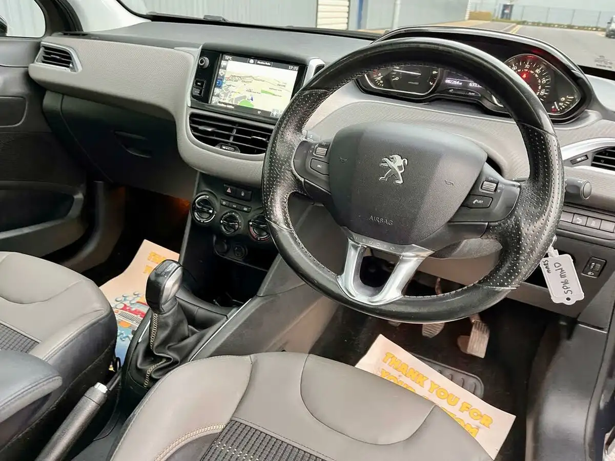 2016-peugeot-208-12-puretech-allure-82bhp-3d-big-21