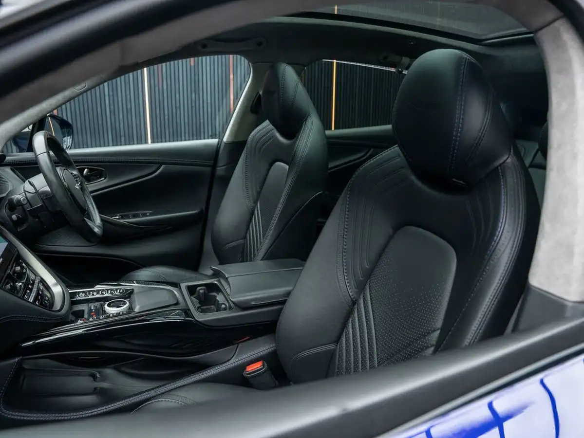 2021-aston-martin-dbx-40-v8-big-38