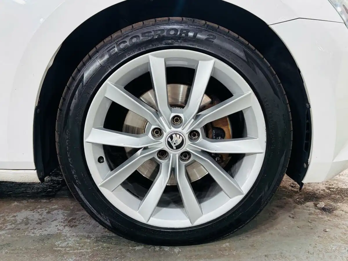 2018-skoda-superb-20tdi-scr-se-technology-estate-dsg-big-27