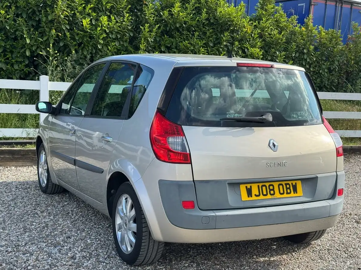 2008-renault-scenic-16-dynamique-big-20