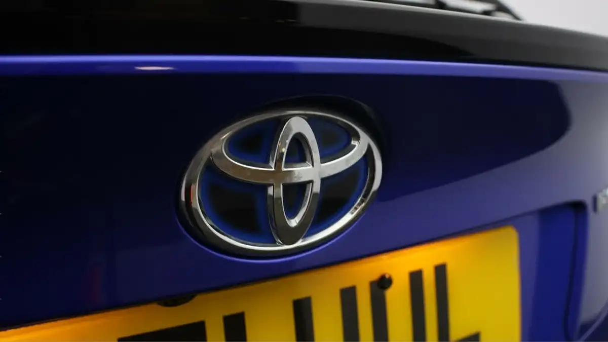 2021-toyota-c-hr-18-vvt-i-design-big-19