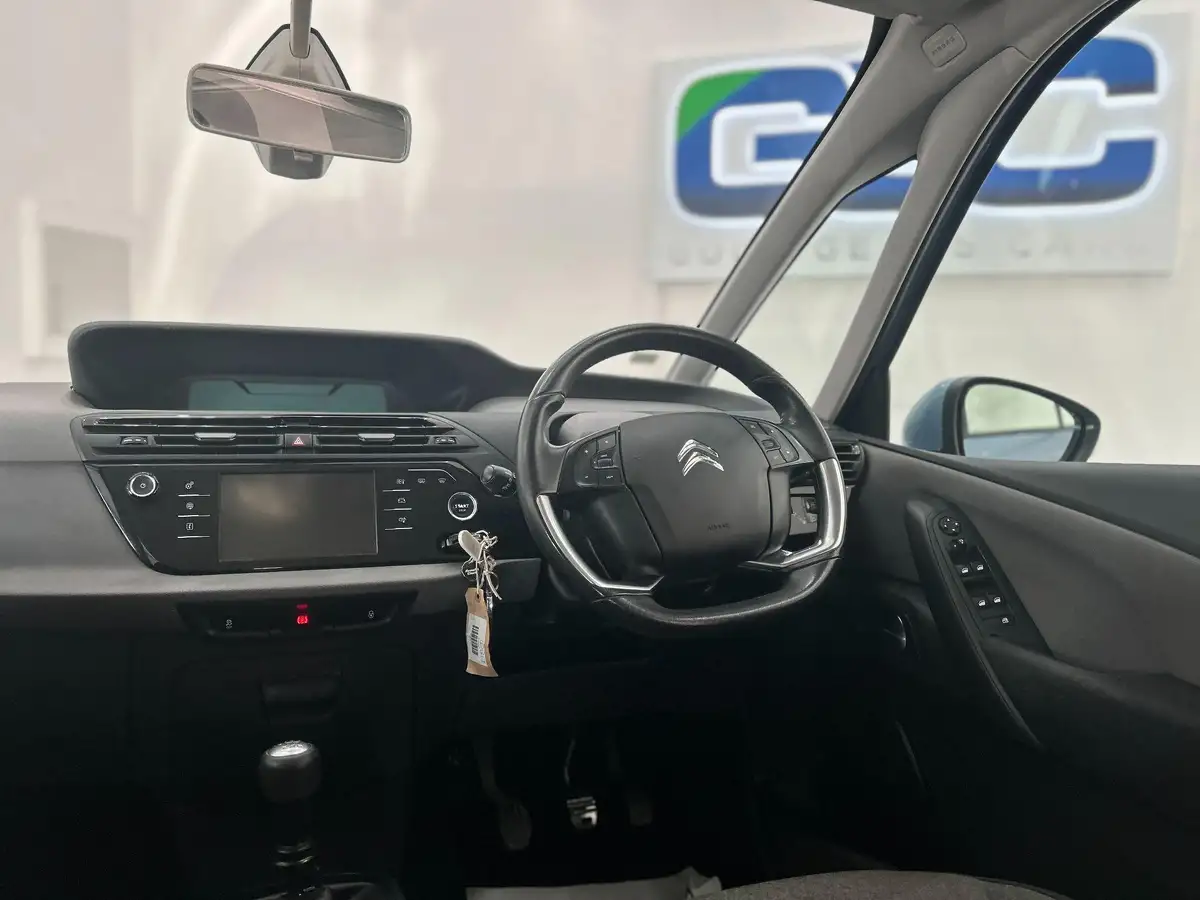 2016-citroen-grand-c4-picasso-16bluehdi-selection-big-1