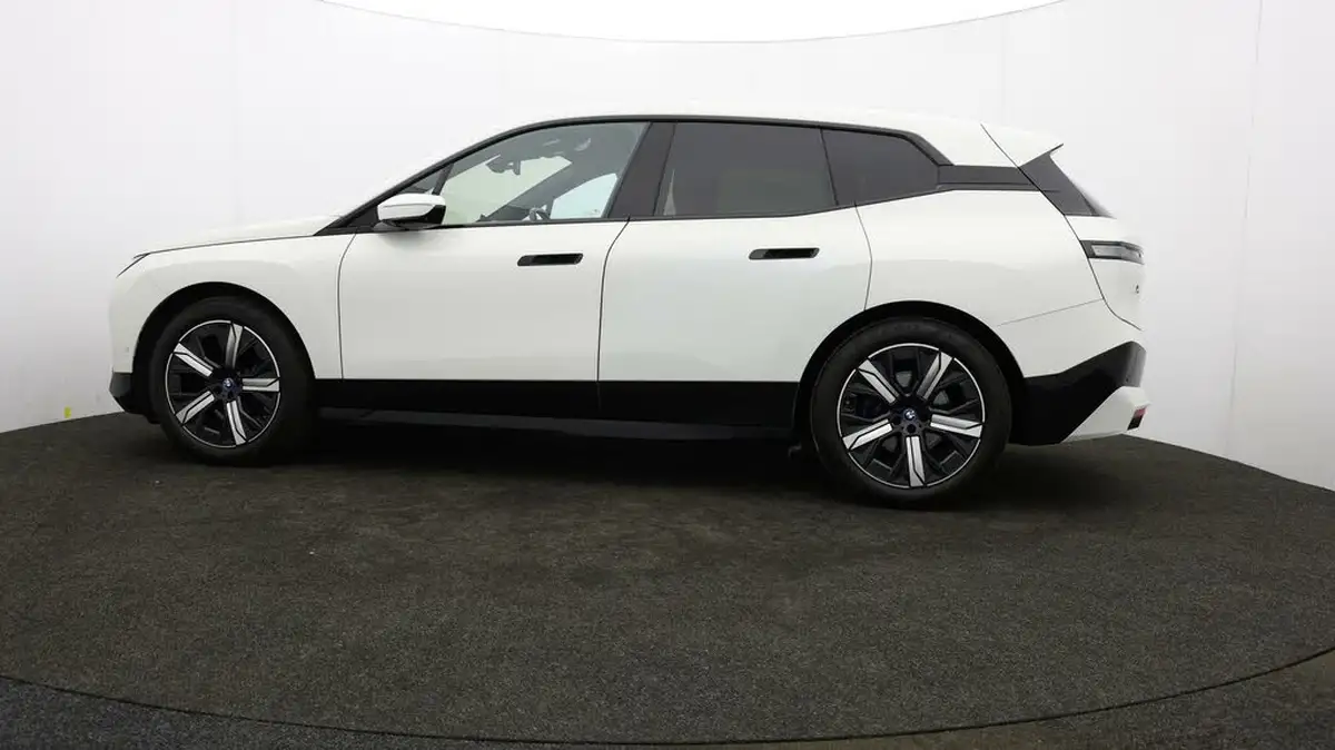 2022-bmw-ix-e-xdrive-40-m-sport-big-69
