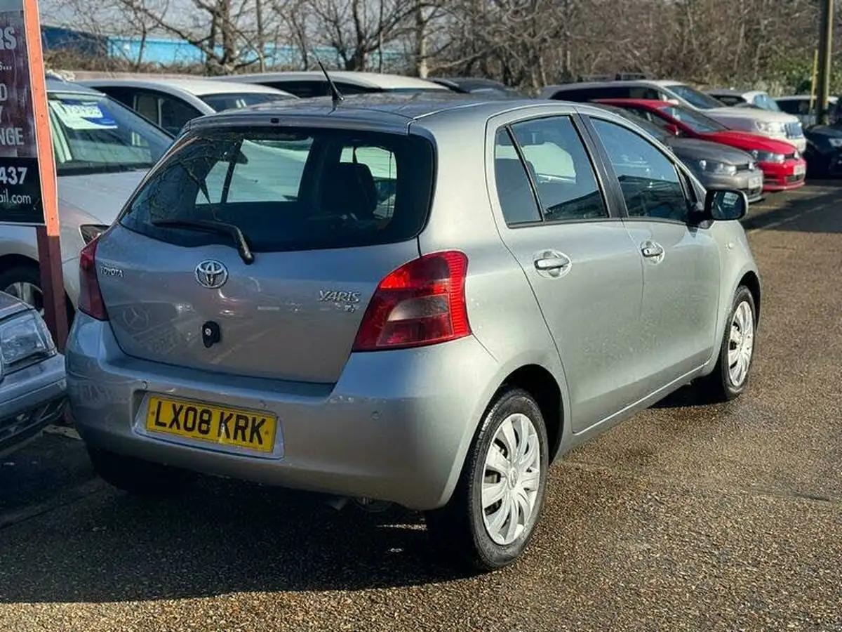 2008-toyota-yaris-13-t3-5d-mmt-big-8