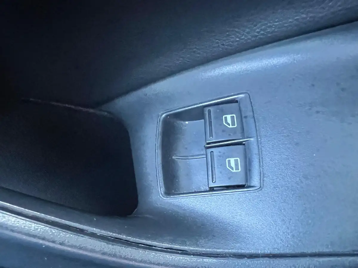 2014-seat-ibiza-12-i-tech-sports-tourer-5d-big-24