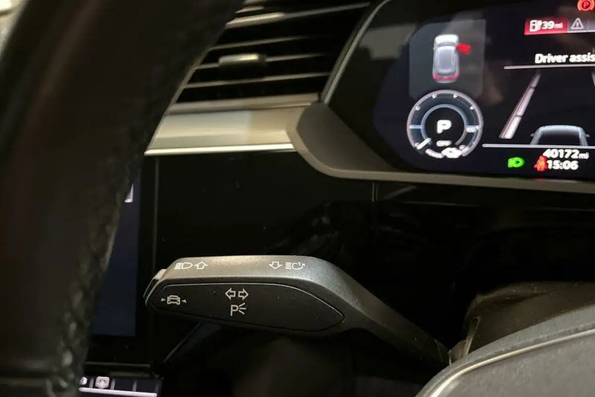 2020-audi-e-tron-50e-technik-big-13