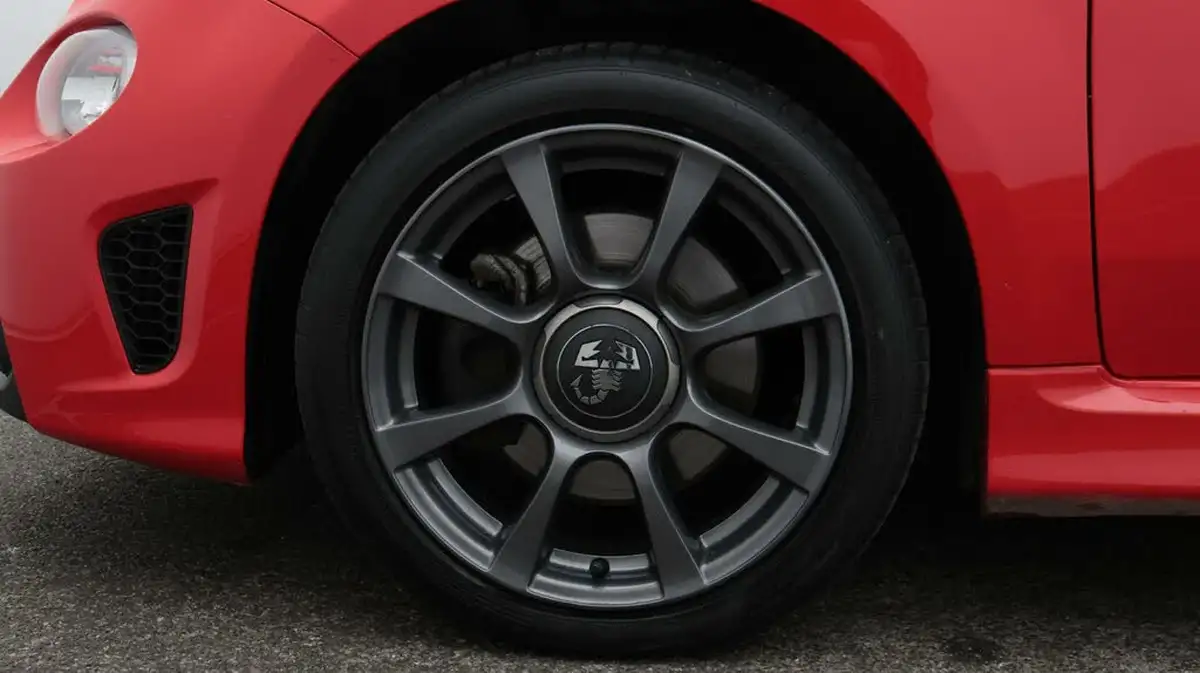 2019-abarth-595-14-tjet-big-18