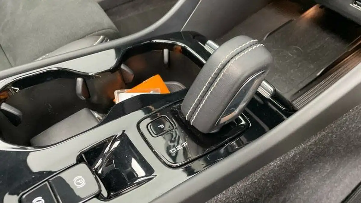 2021-volvo-xc40-15-t5-r-design-262bhp-big-11