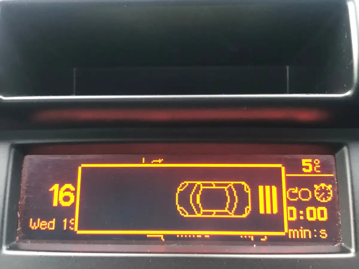 2013-peugeot-3008-crossover-16e-hdi-active-115bhp-fap-big-13