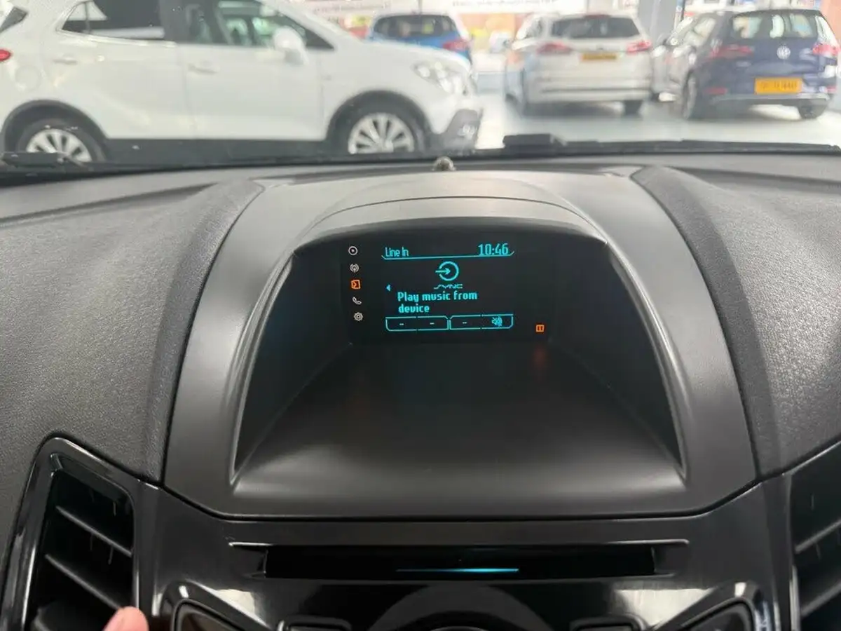 2015-ford-fiesta-10-zetec-s-black-edition-big-30