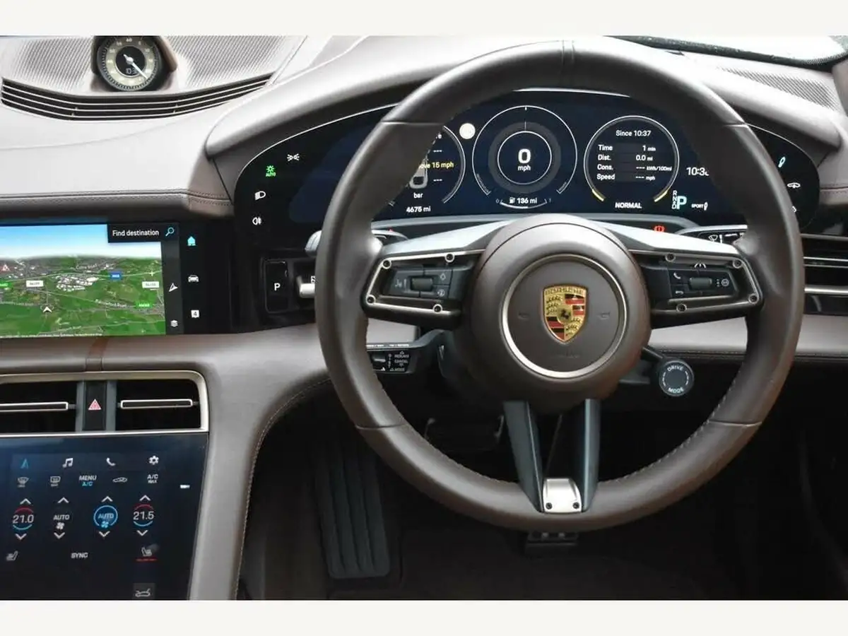 2020-porsche-taycan-e-turbo-s-big-19