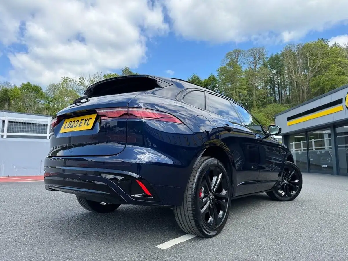 2023-jaguar-f-pace-20-d200-r-dynamic-hse-black-big-38
