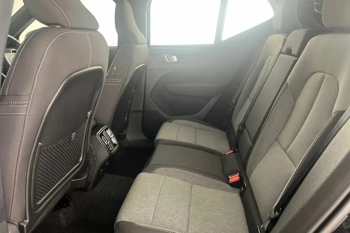 2021-volvo-xc40-20-b4-momentum-197bhp-awd-geartronic-big-16