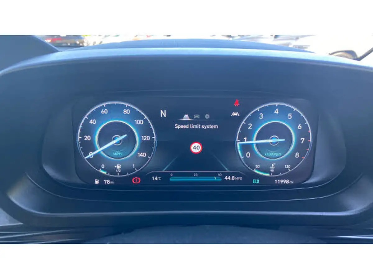 2022-hyundai-i20-10-t-gdi-se-connect-eclutch-imt-big-17