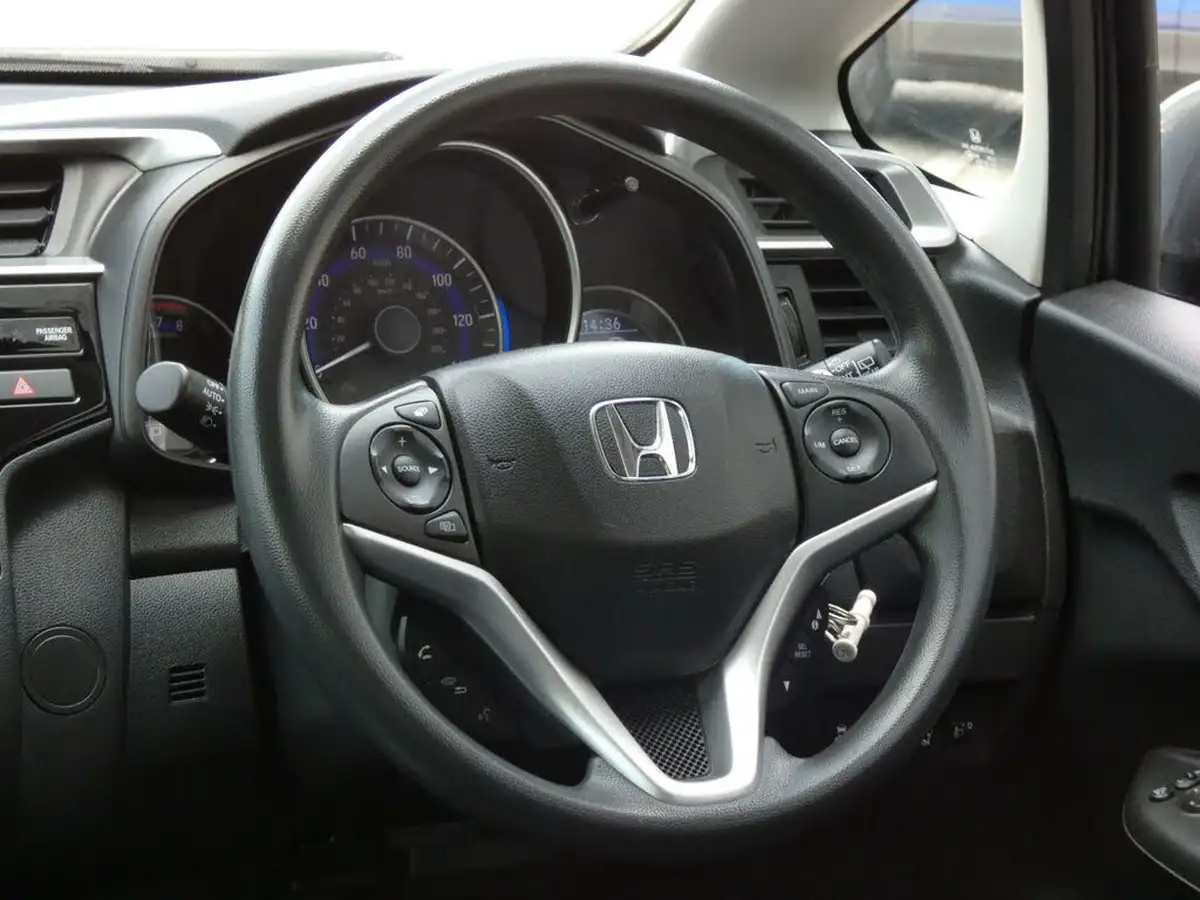 2018-honda-jazz-13-i-vtec-se-cvt-big-16