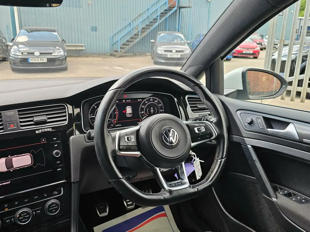 2017-volkswagen-golf-20tdi-gtd-ss-hatchback-5d-big-15