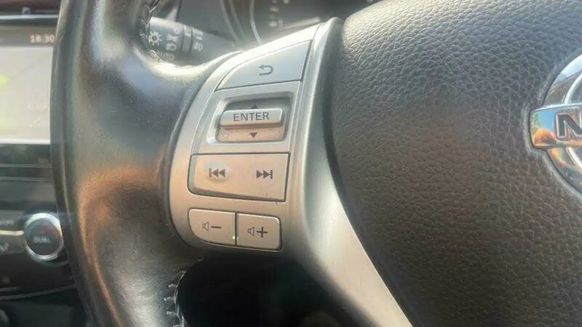 2014-nissan-qashqai-12-acenta-premium-big-22