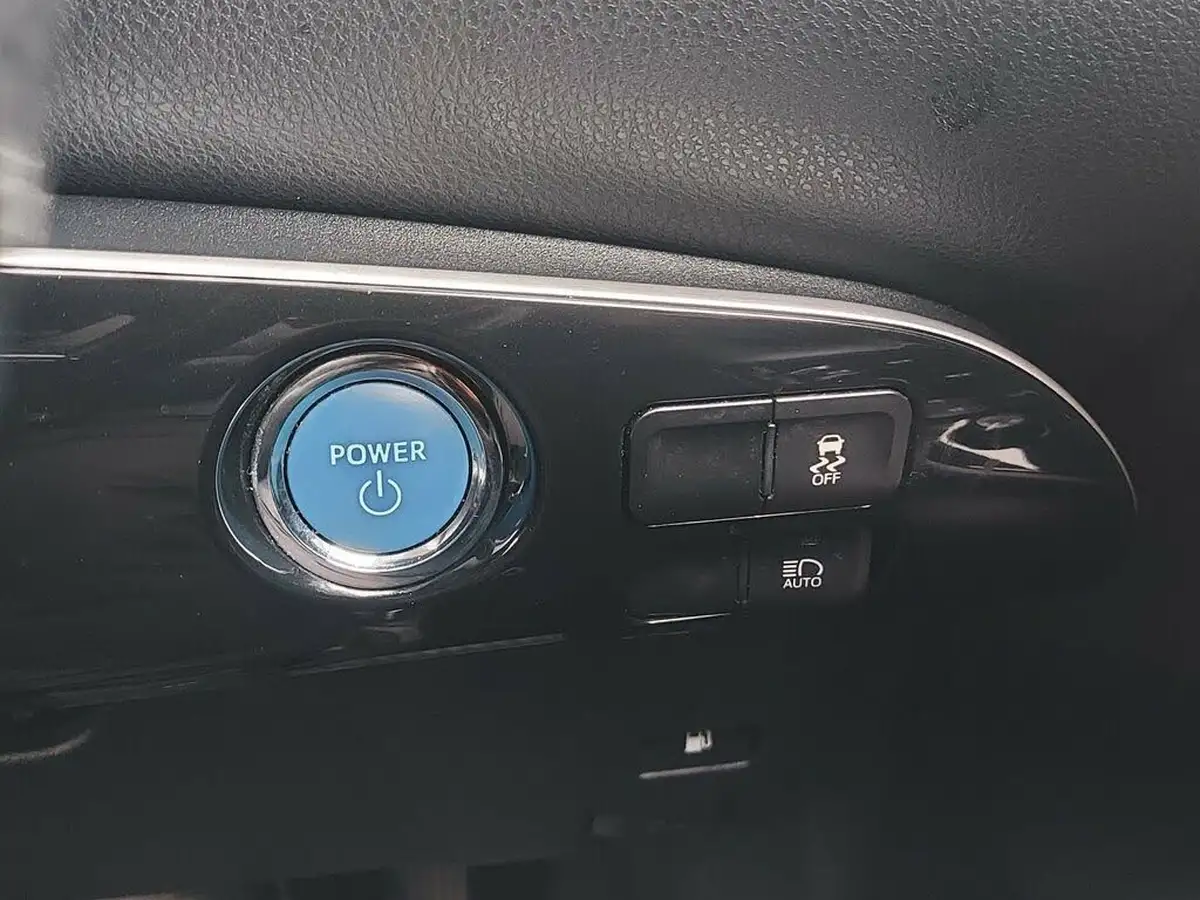 2017-toyota-prius-18-vvt-i-active-big-32