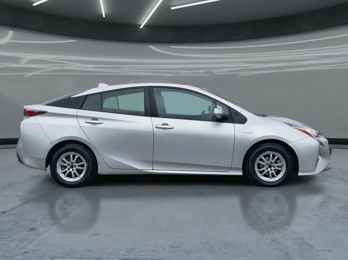 2017-toyota-prius-18-vvt-i-active-big-8