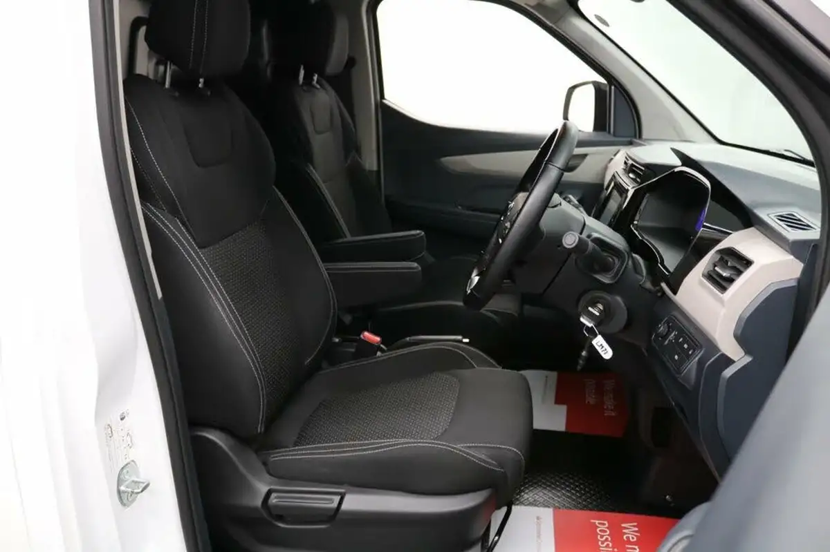 2021-maxus-e-deliver-3-e-l1h1-35kwh-big-21