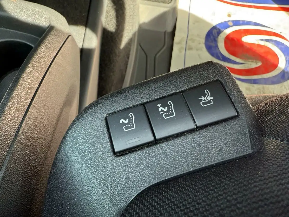 2016-citroen-grand-c4-picasso-16bluehdi-flair-eat6-big-18