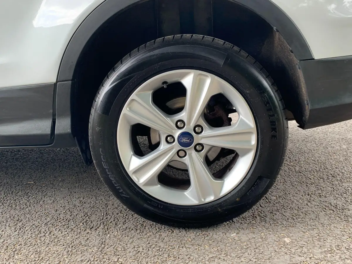 2013-ford-kuga-20tdci-zetec-big-31