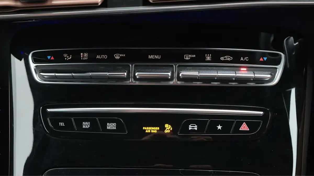 2022-mercedes-benz-eqc-e-eqc-400-amg-line-big-12