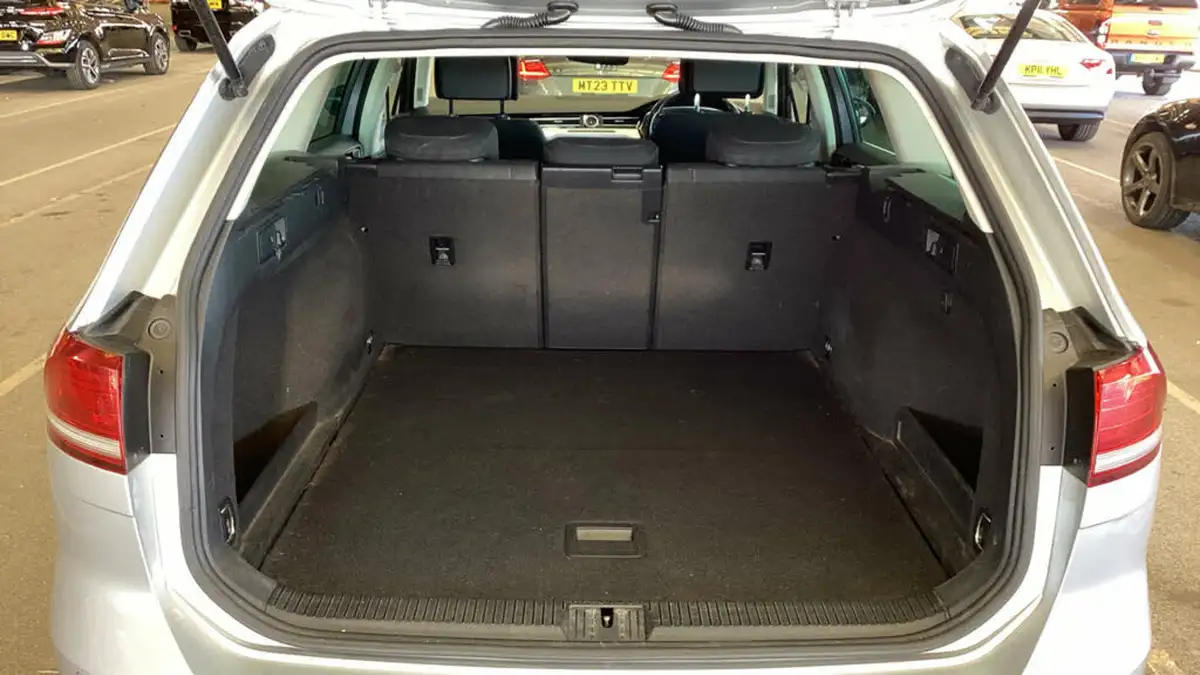 2019-volkswagen-passat-15-tsi-se-business-estate-5d-dsg-big-4