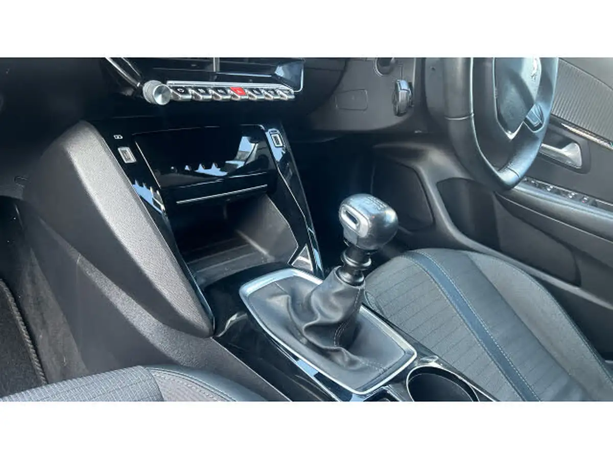 2021-peugeot-208-12-puretech-allure-premium-100bhp-big-12