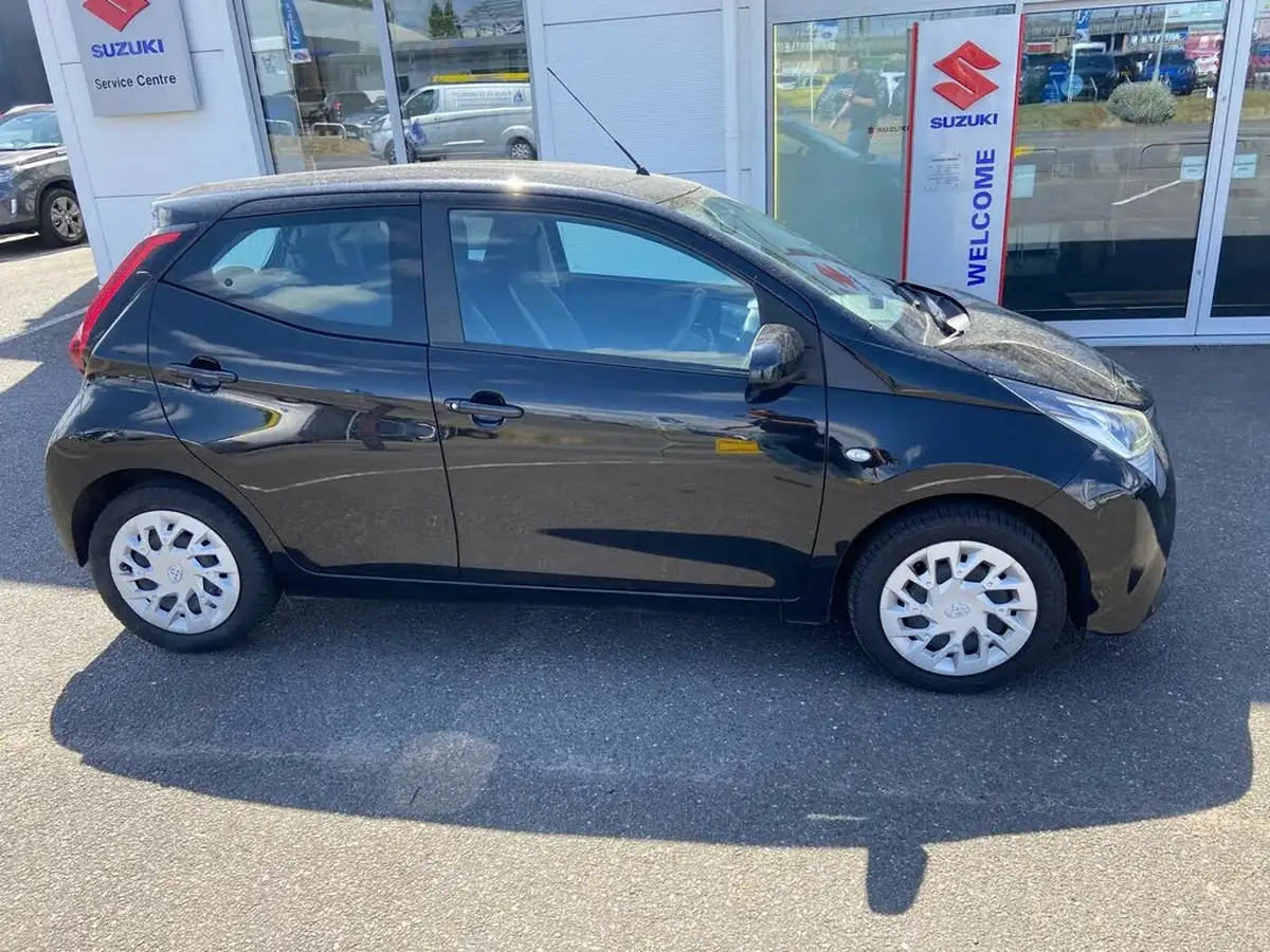 2020-toyota-aygo-10-vvt-i-x-play-big-1