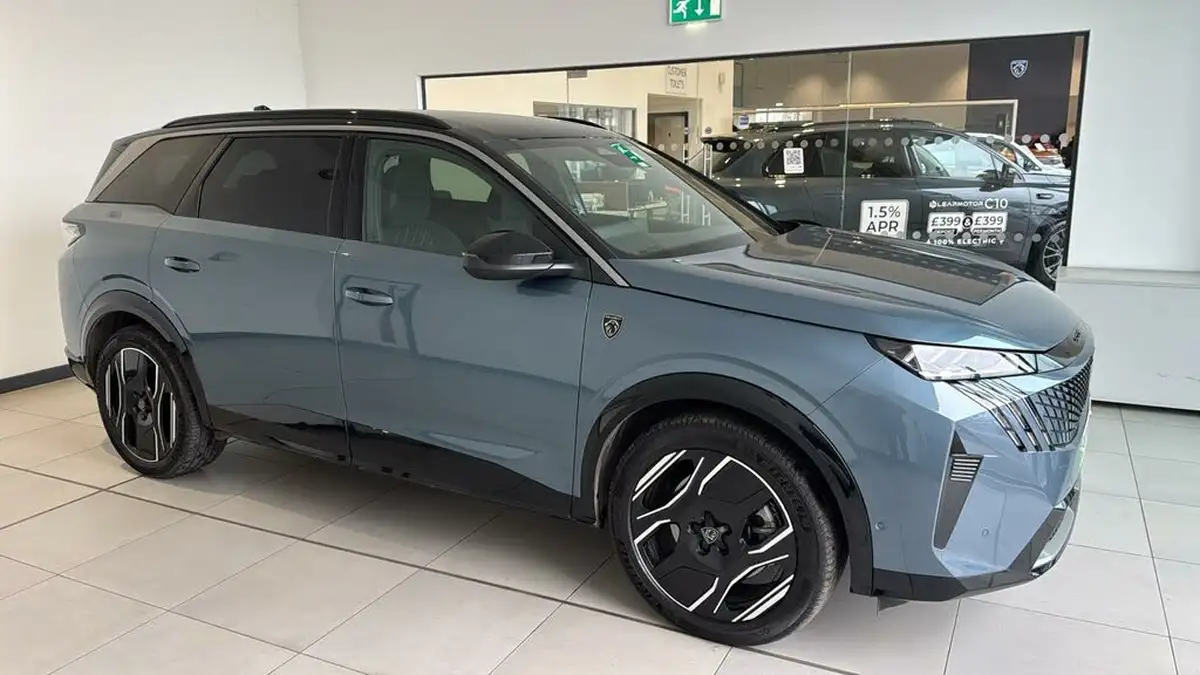 2024-peugeot-5008-suv-big-3