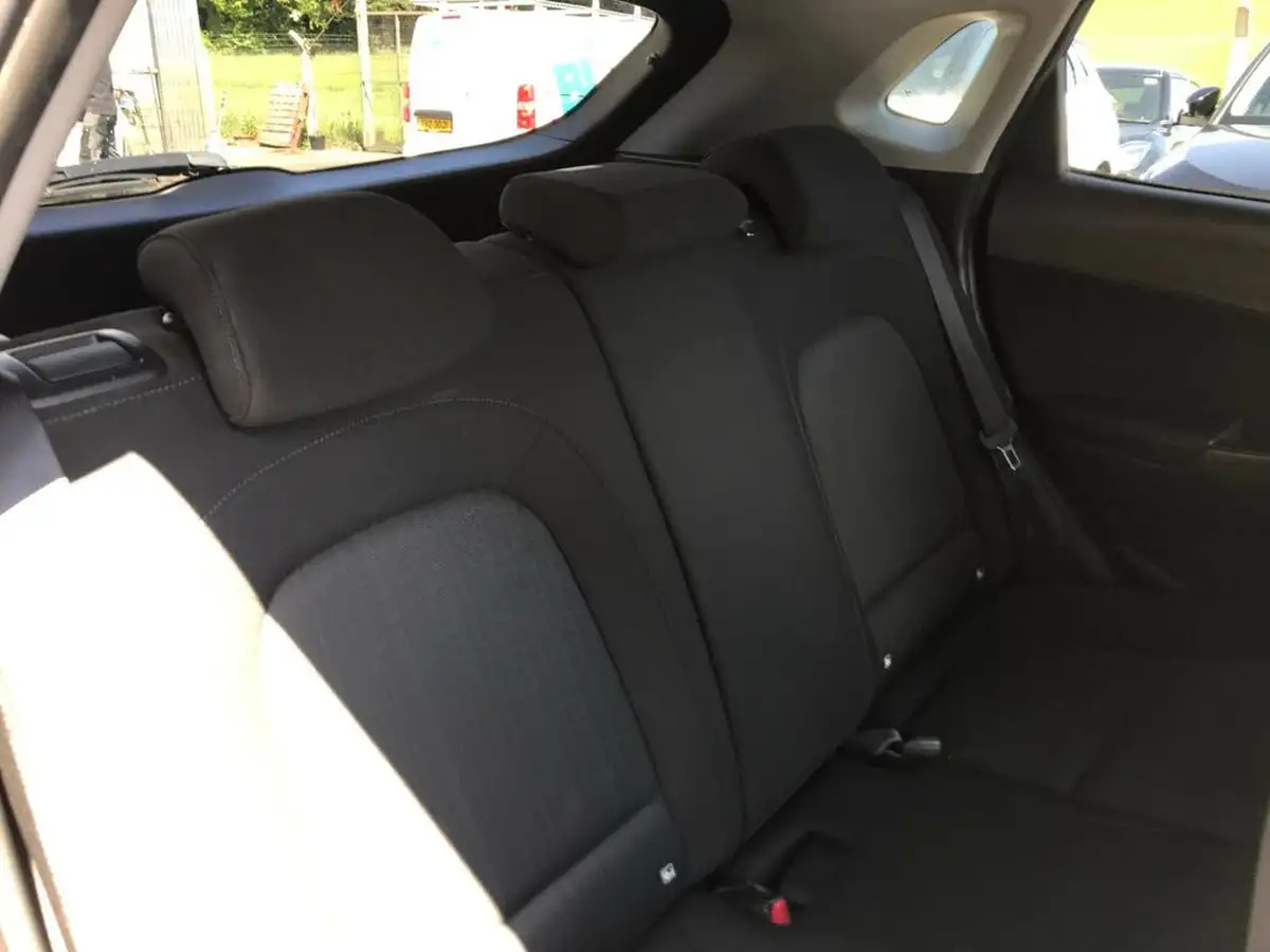 2022-hyundai-kona-10-t-gdi-premium-big-10