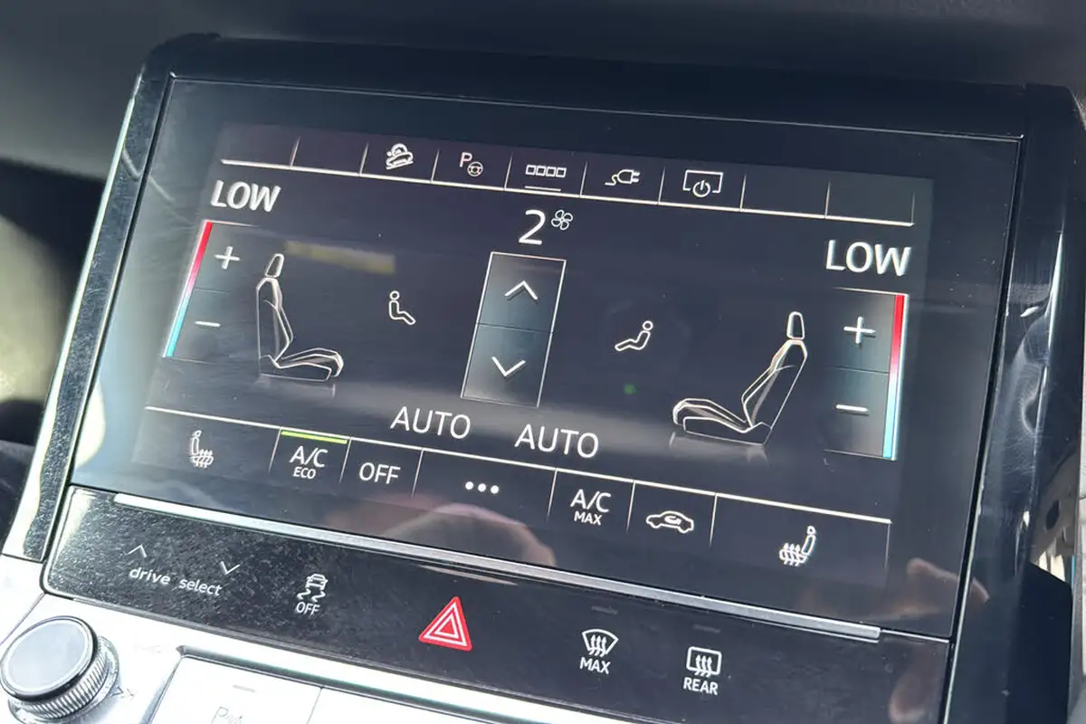 2021-audi-e-tron-55e-s-line-sportback-big-14