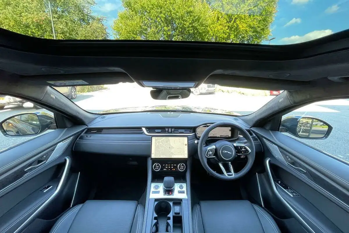 2024-jaguar-f-pace-20-d200-r-dynamic-hse-black-big-2