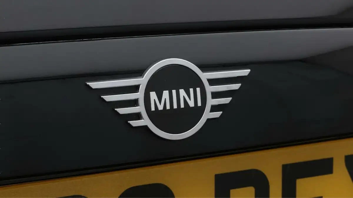 2020-mini-cooper-15-cooper-classic-hatchback-3d-auto-big-20