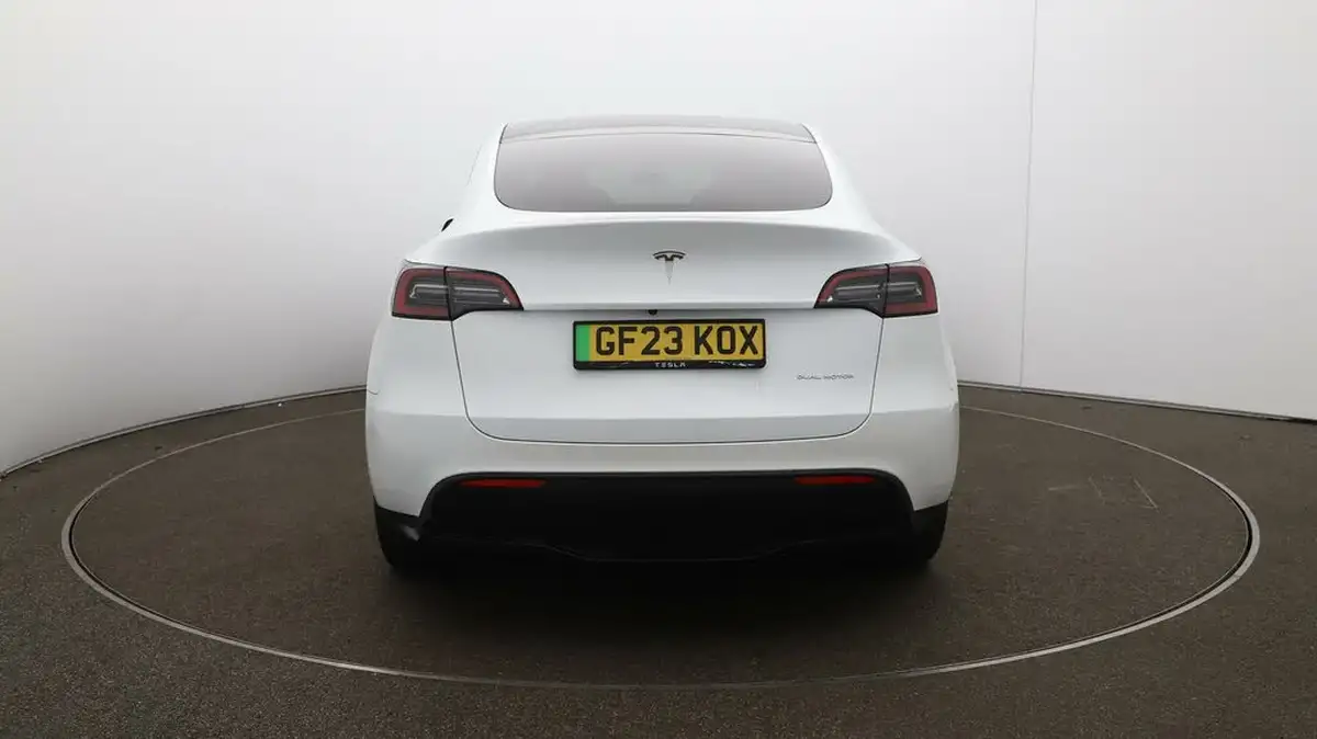 2023-tesla-model-y-e-long-range-big-56