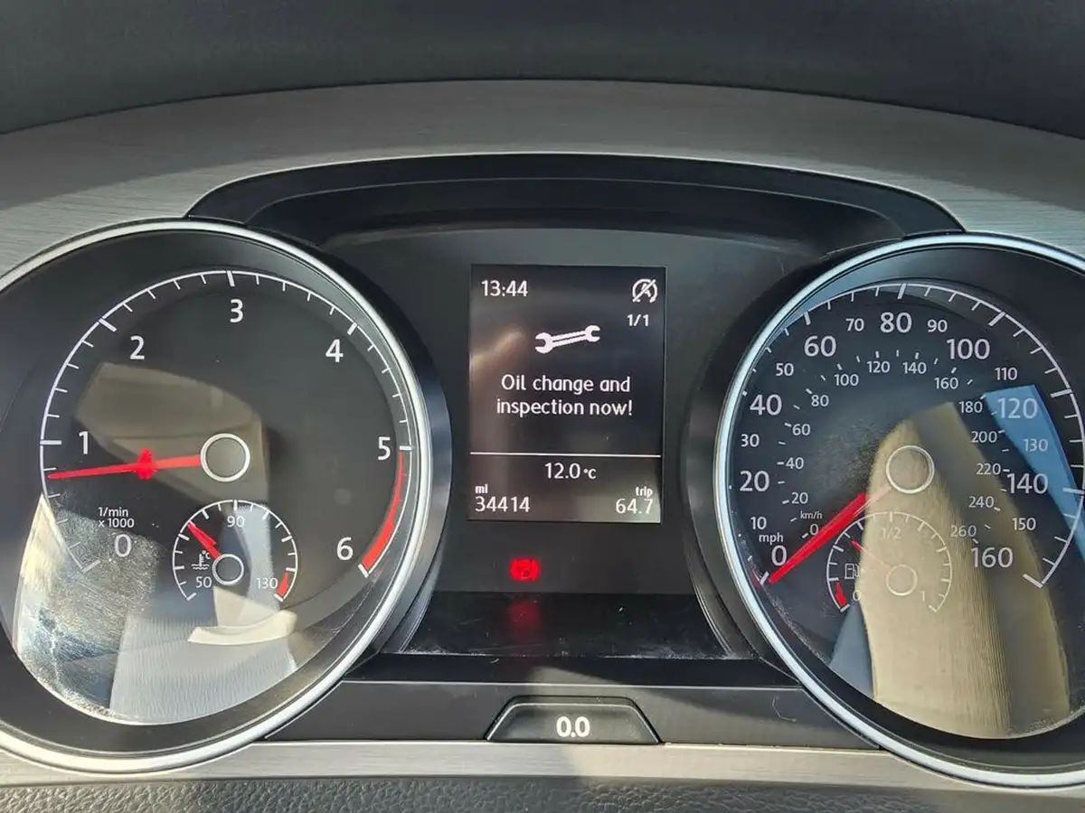 2016-volkswagen-golf-16tdi-match-105ps-bmt-ss-5d-big-32