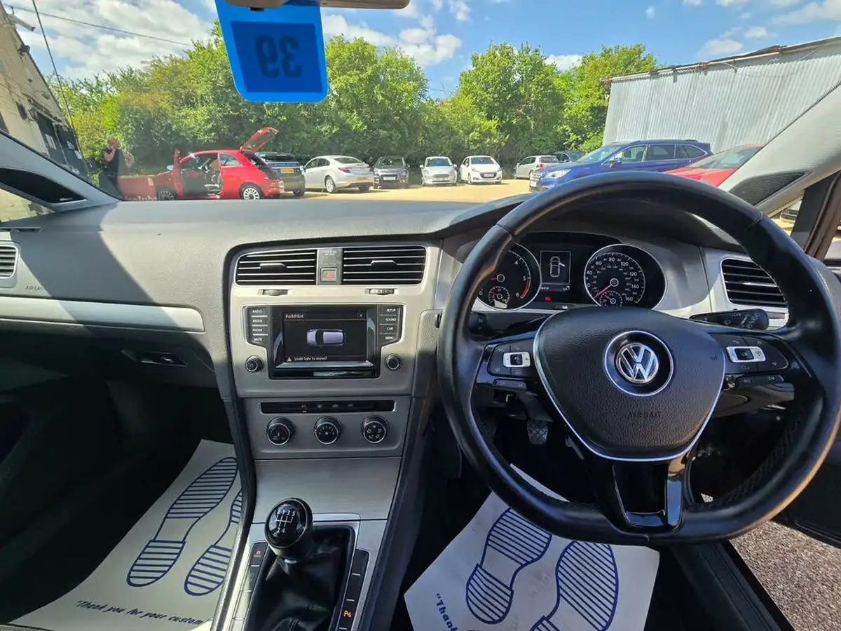 2016-volkswagen-golf-16tdi-match-105ps-bmt-ss-5d-big-8