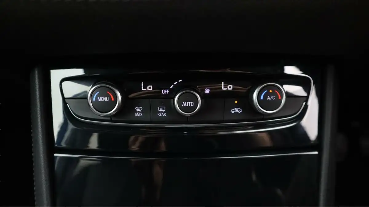 2020-vauxhall-grandland-x-12-sri-nav-big-12