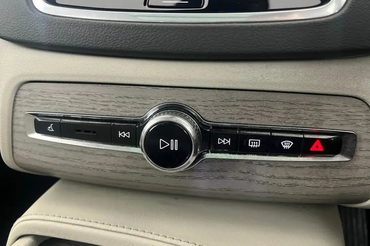 2024-volvo-xc90-20-t8-ultimate-dark-big-13