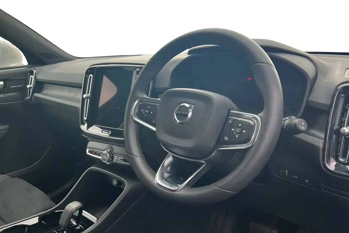 2023-volvo-xc40-15-t5-ultimate-dark-big-9