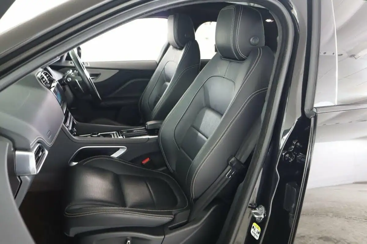 2020-jaguar-f-pace-20-i4d-chequered-flag-240ps-big-50