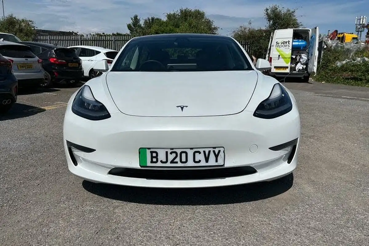 2020-tesla-model-3-e-long-range-big-35